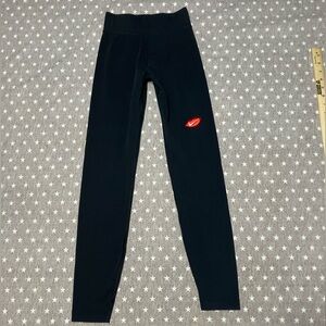 Nike Dri-Fit Leggings Women’s XS Black Embroidered KISS Heart Limited Edition